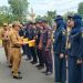 Gubernur Jambi Al Haris menyerahkan SK Pegawai Tidak Tetap di lingkup Dinas PUPR Provinsi Jambi.(foto: dok.ist)
