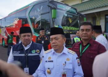 445 Jamaah Calon Haji dari Jambi dilepas, Al Haris Doakan Sehat Jadi Haji Mabrur(foto: dok.ist)