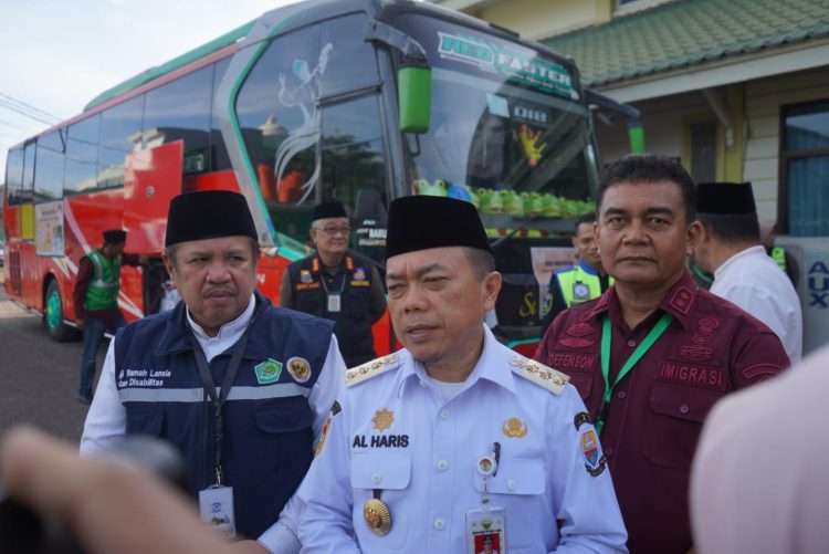 445 Jamaah Calon Haji dari Jambi dilepas, Al Haris Doakan Sehat Jadi Haji Mabrur(foto: dok.ist)